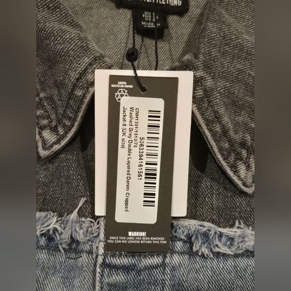 💚 NWT Pretty Little Thing Two-Tone Cropped Denim Jacket - Picture 5 of 8